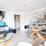 Beautiful Central Family Apartment For 6